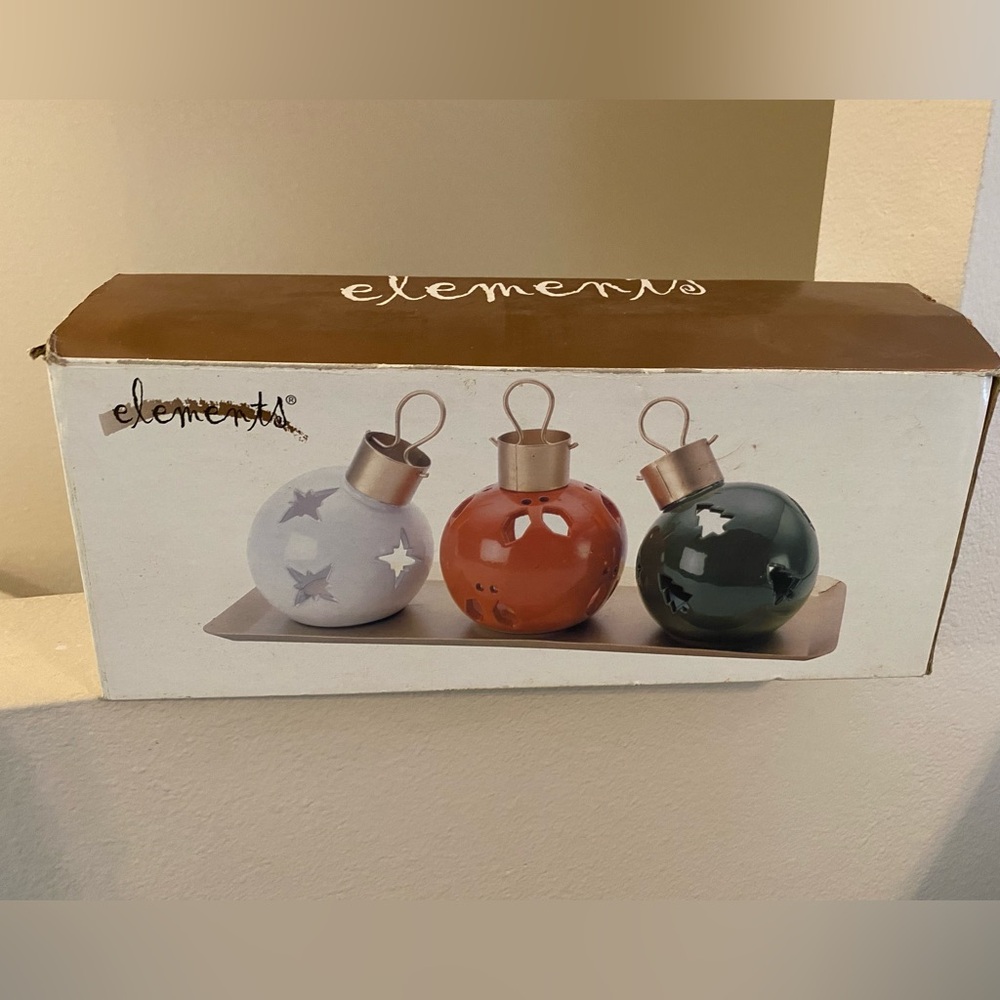 Elements Festive Ornament Tea Light Set with Gold Tray. New in Box.